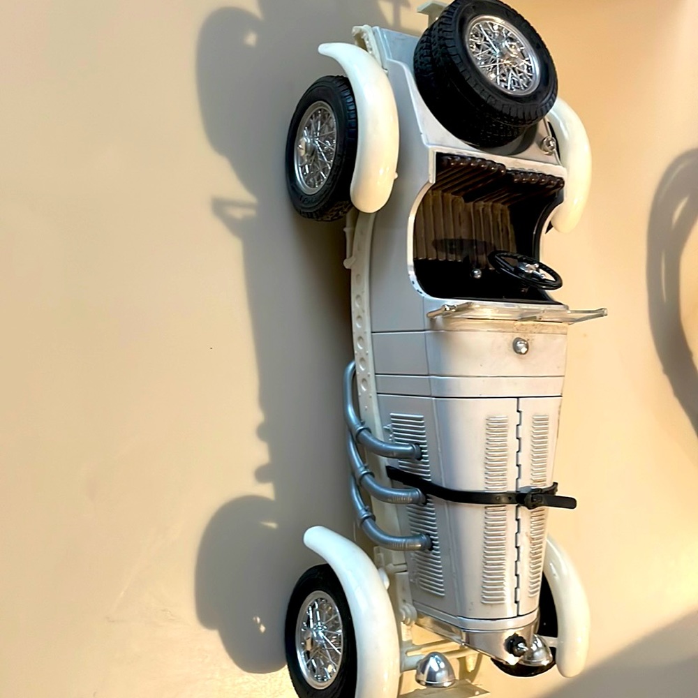 Car Figurine- Mercedes’ Benz